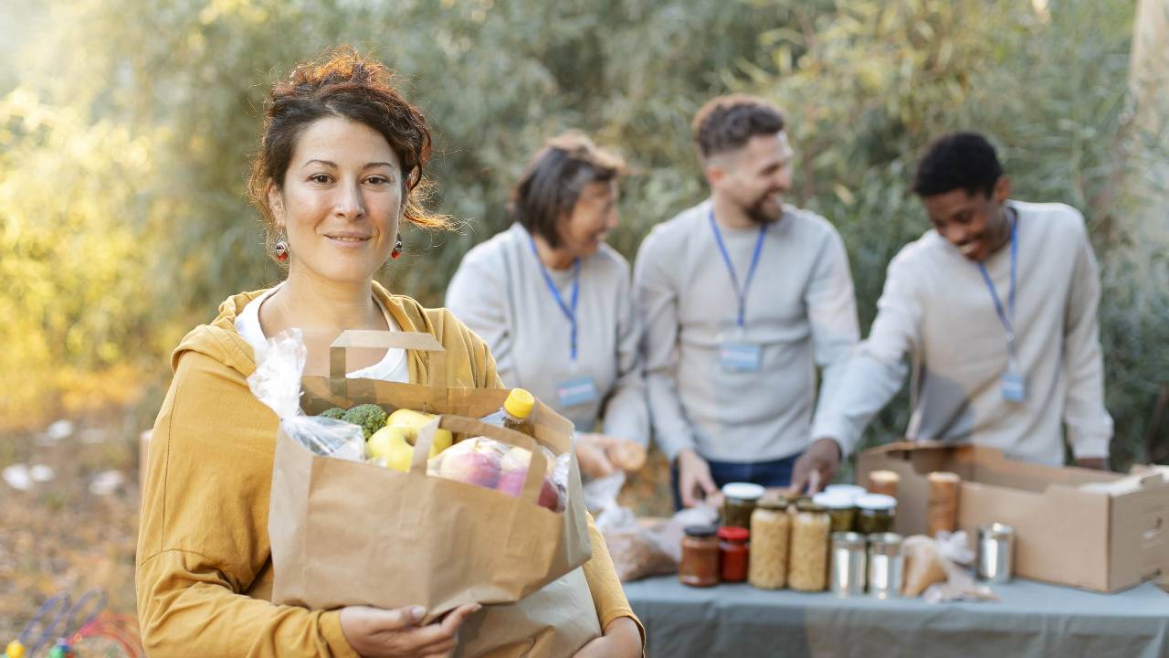 medium-shot-volunteers-with-food-donations